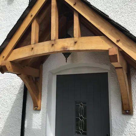 Tastefully Renovated In Holiday home *